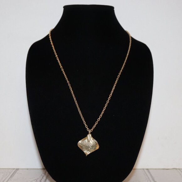 🍂 Gold-Plated Leaf Pendant Necklace · 25" Chain · 1.5" Pendant 🍂 - Picture 5 of 5